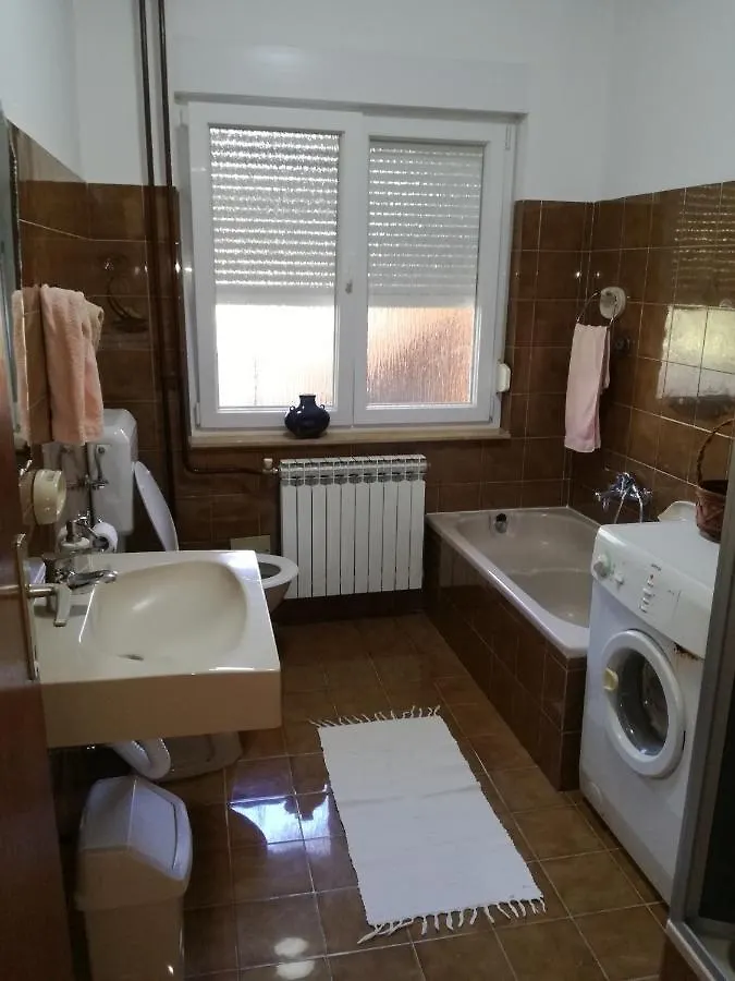 פולה Apartman Sara דירה