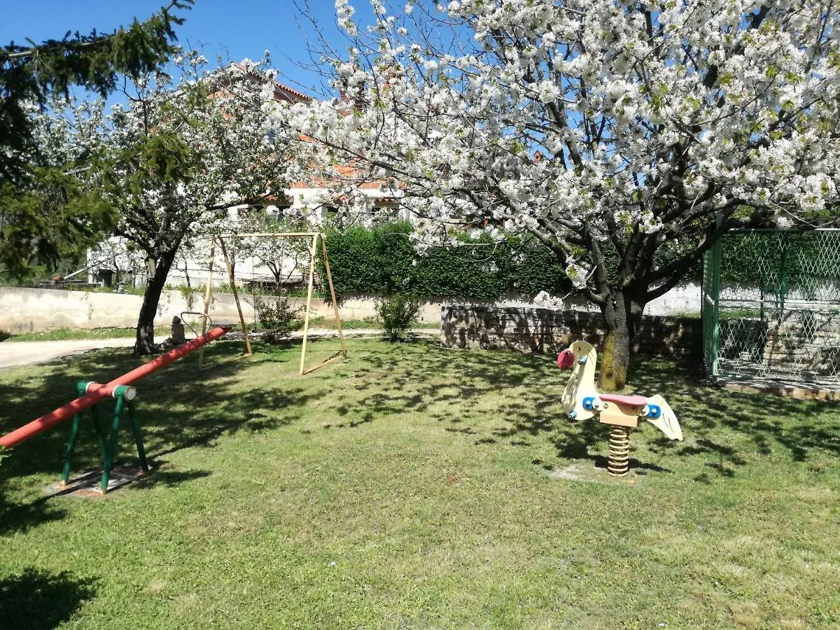 פולה Apartman Sara דירה