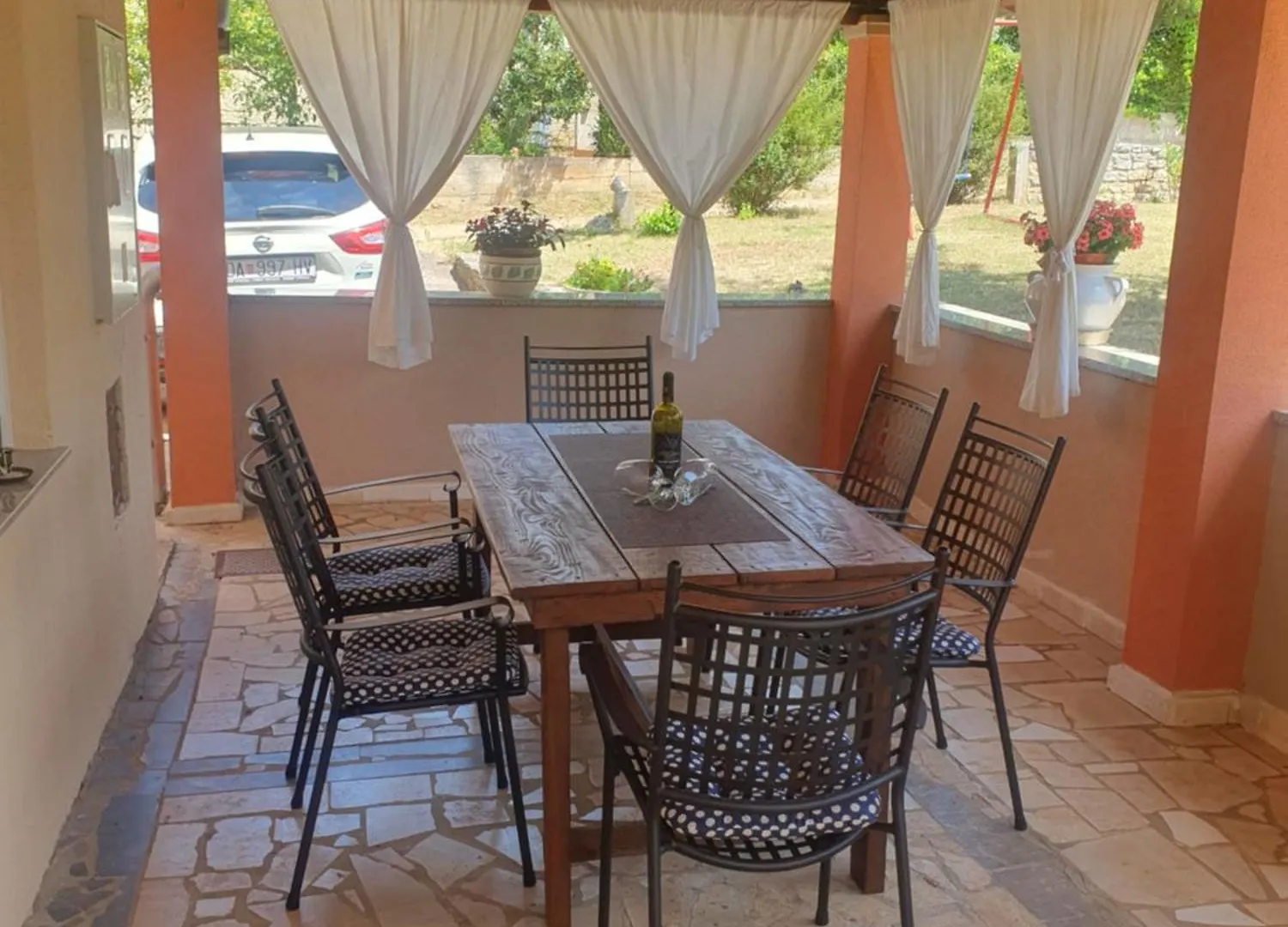 פולה Apartman Sara