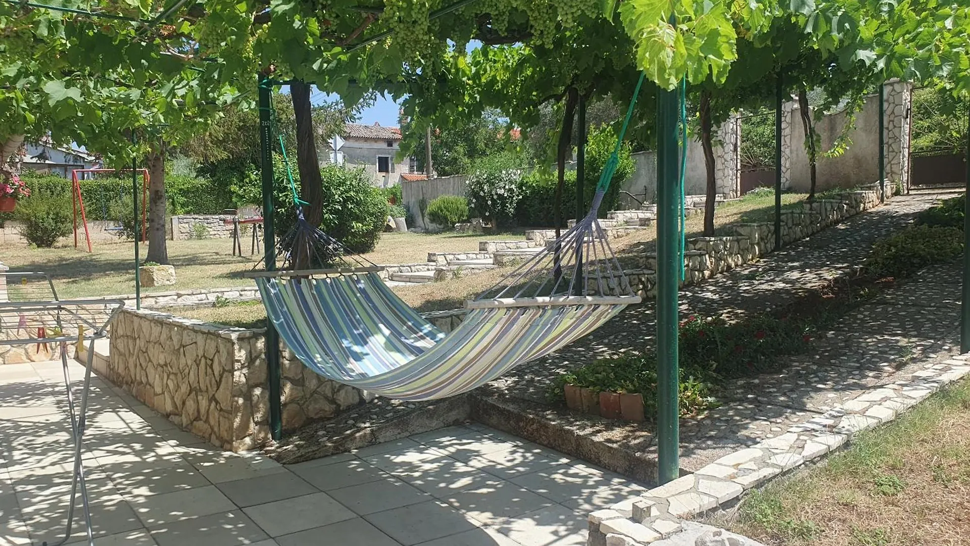 פולה Apartman Sara