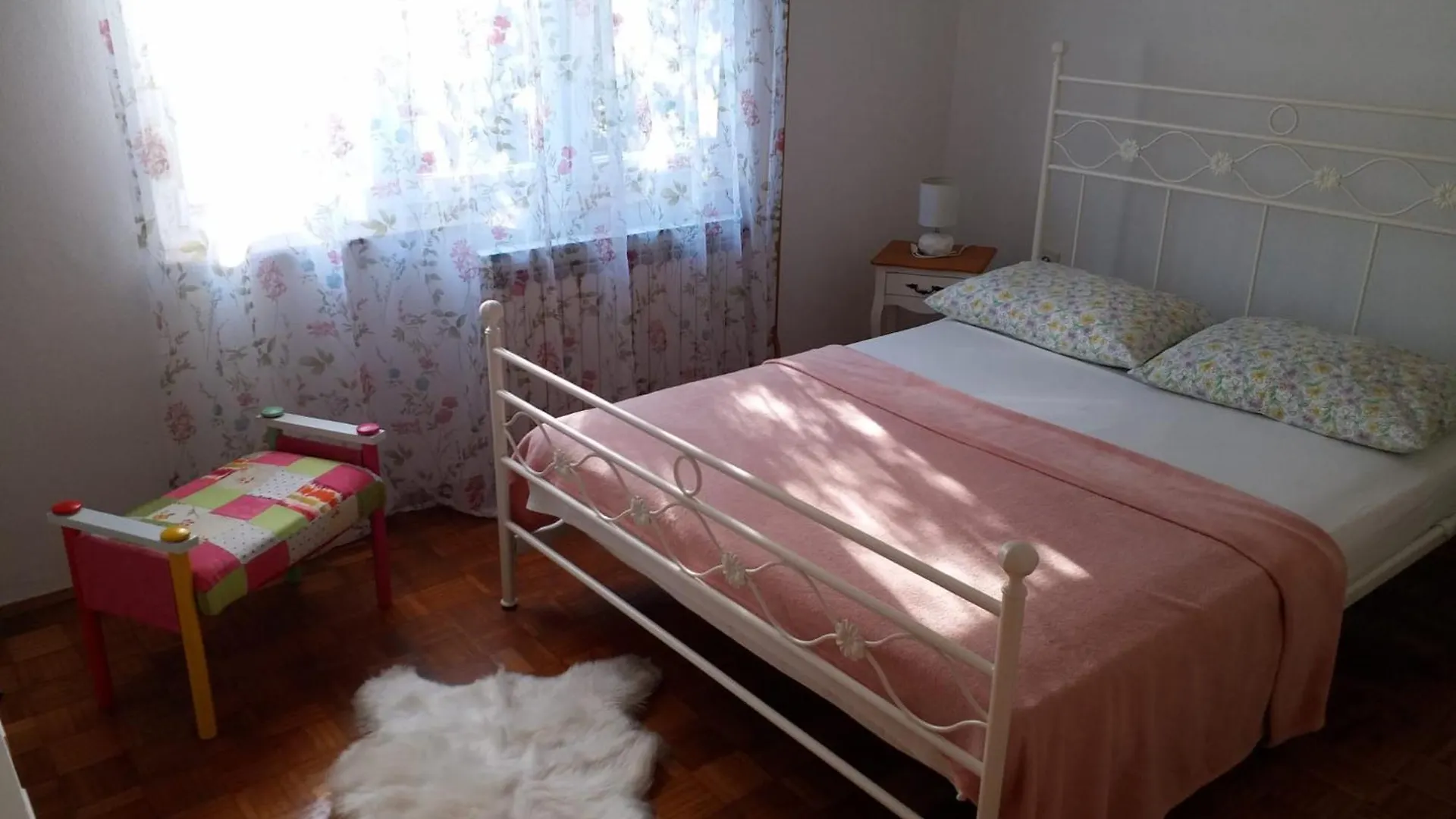 פולה Apartman Sara